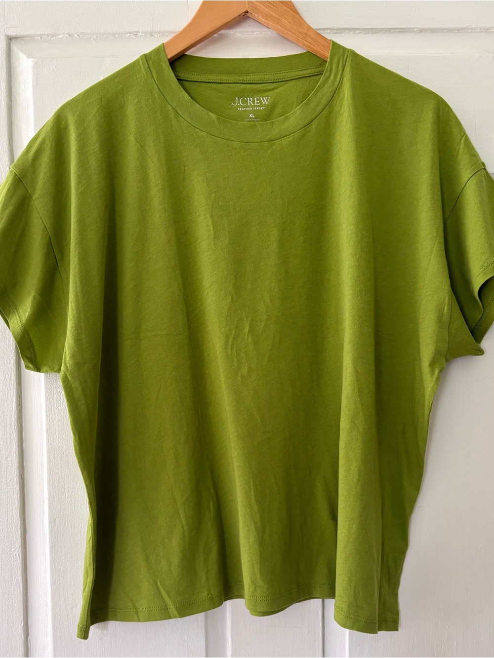 NWT J Crew Retail Feather Jersey Cropped T Shirt in August Peridot. Size XL.